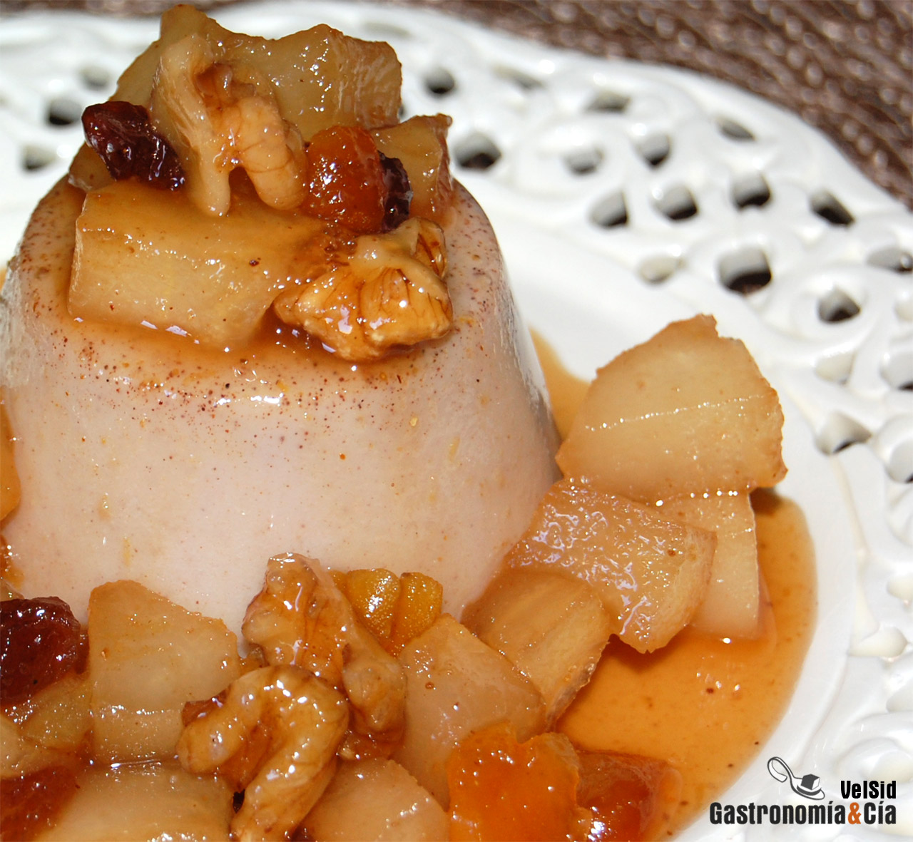 Panna cotta de canela con peras al Cointreau