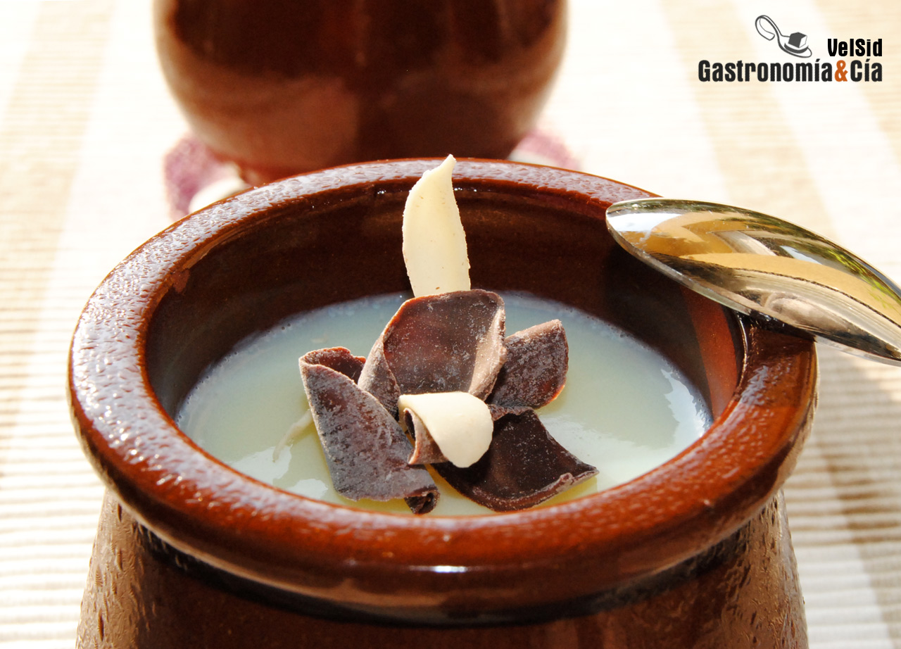 Panna cotta de lima y cardamomo