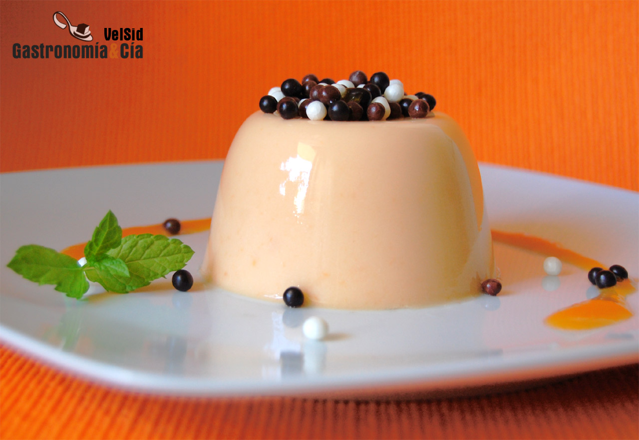 Panna cotta de albaricoques con su coulis
