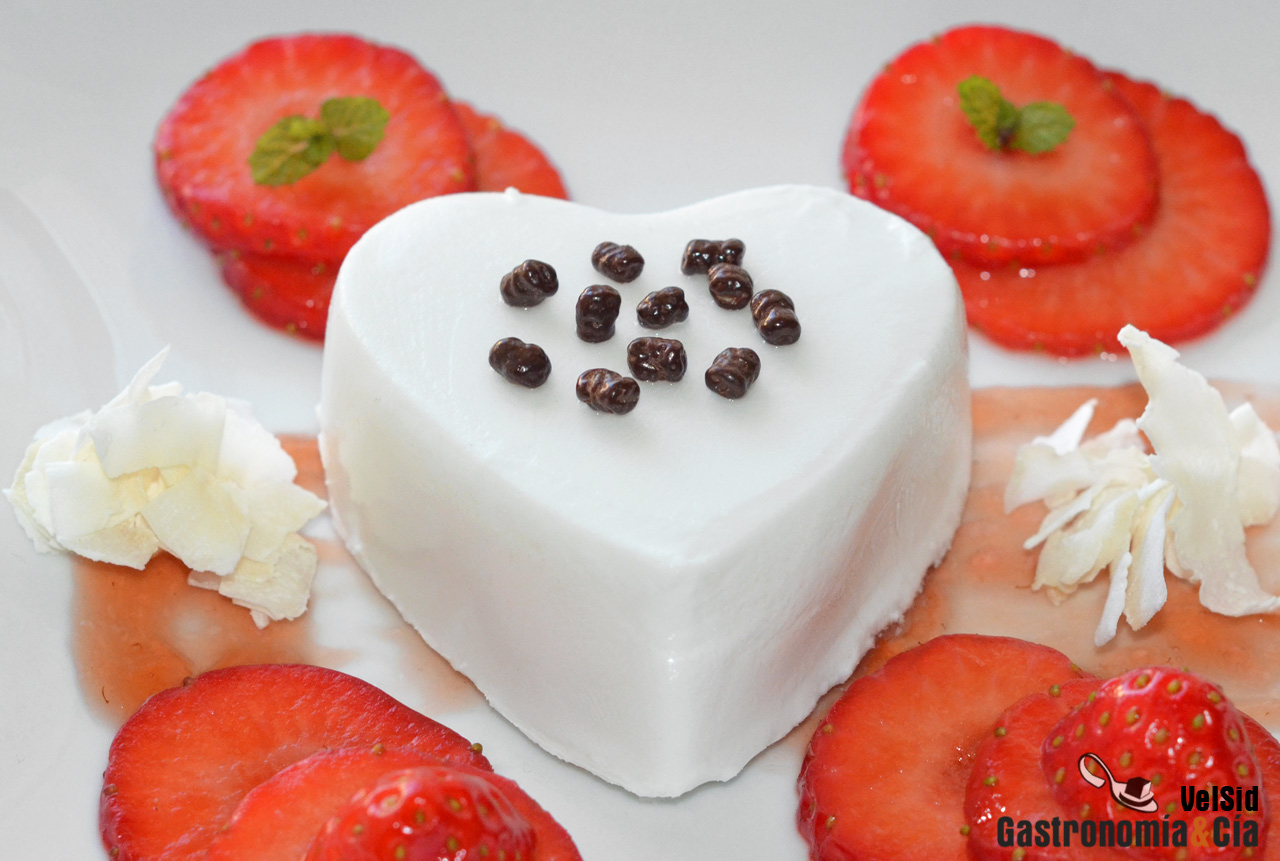 Panna cotta de coco con fresas al Oporto