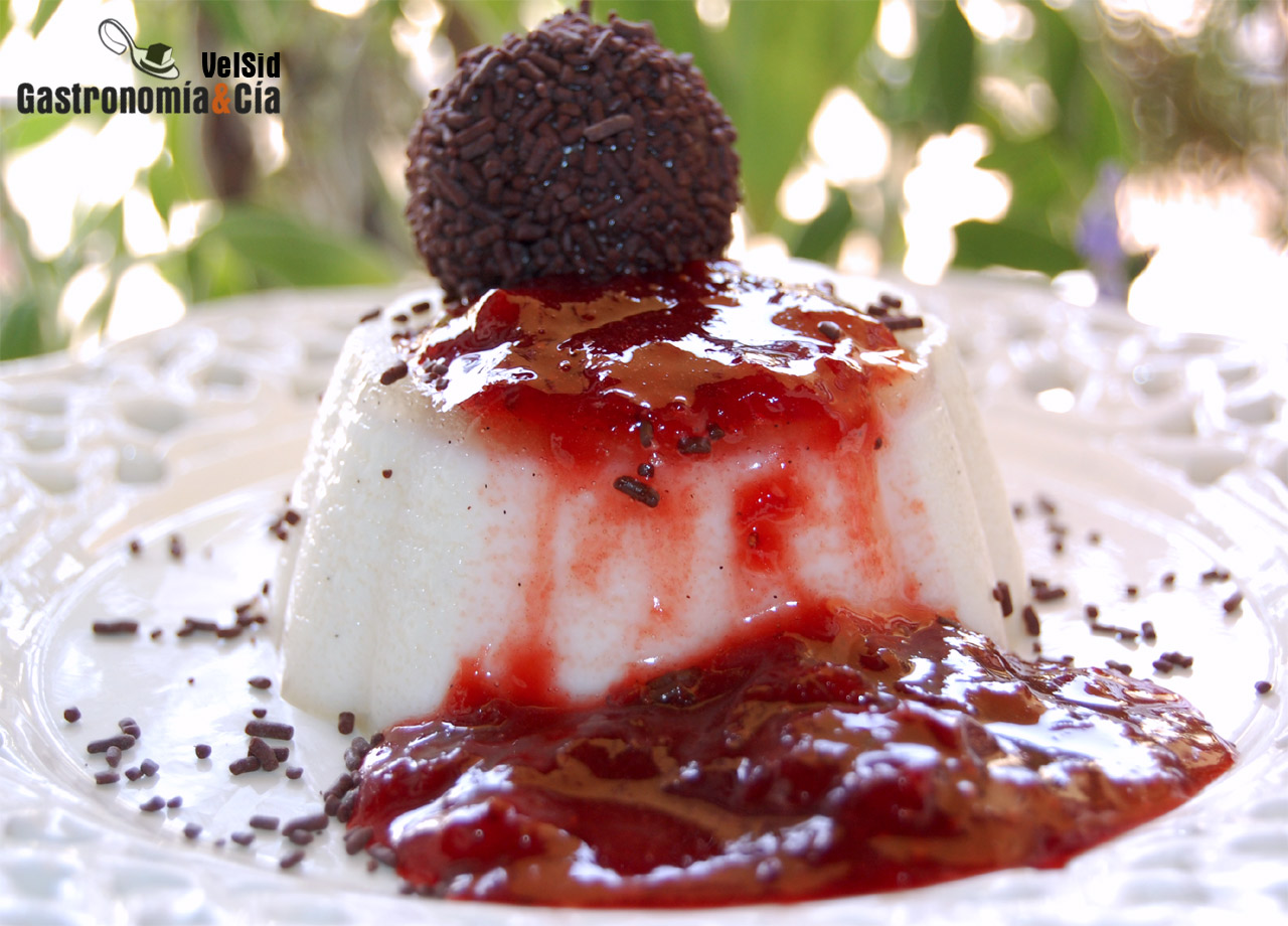 Panna cotta de rosas y vainilla