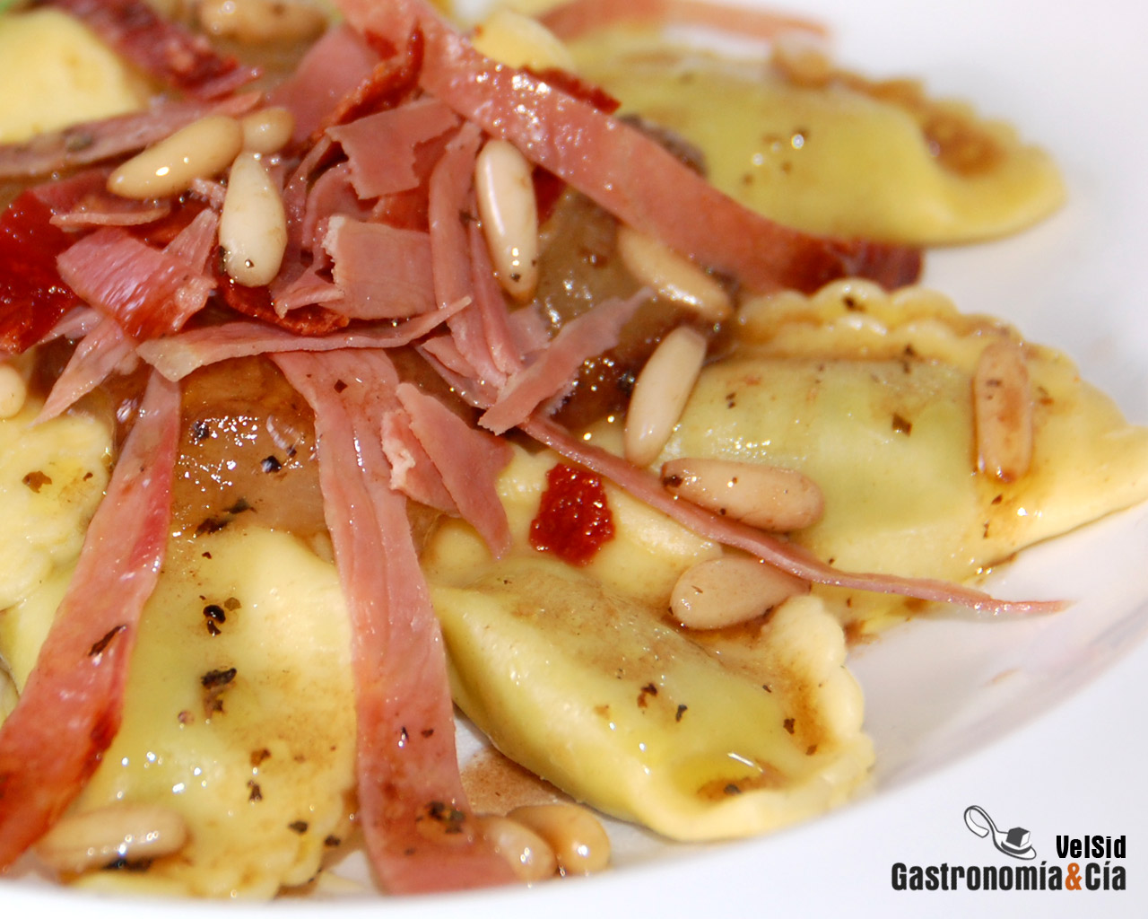 Panzerotti rellenos con melón y jamón crujiente