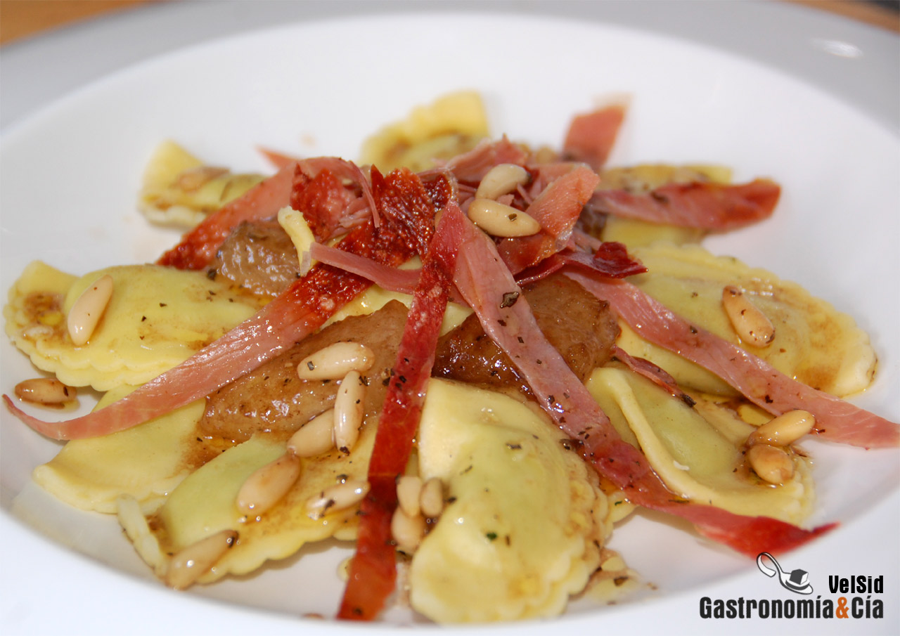 Panzerotti rellenos con melón y jamón crujiente