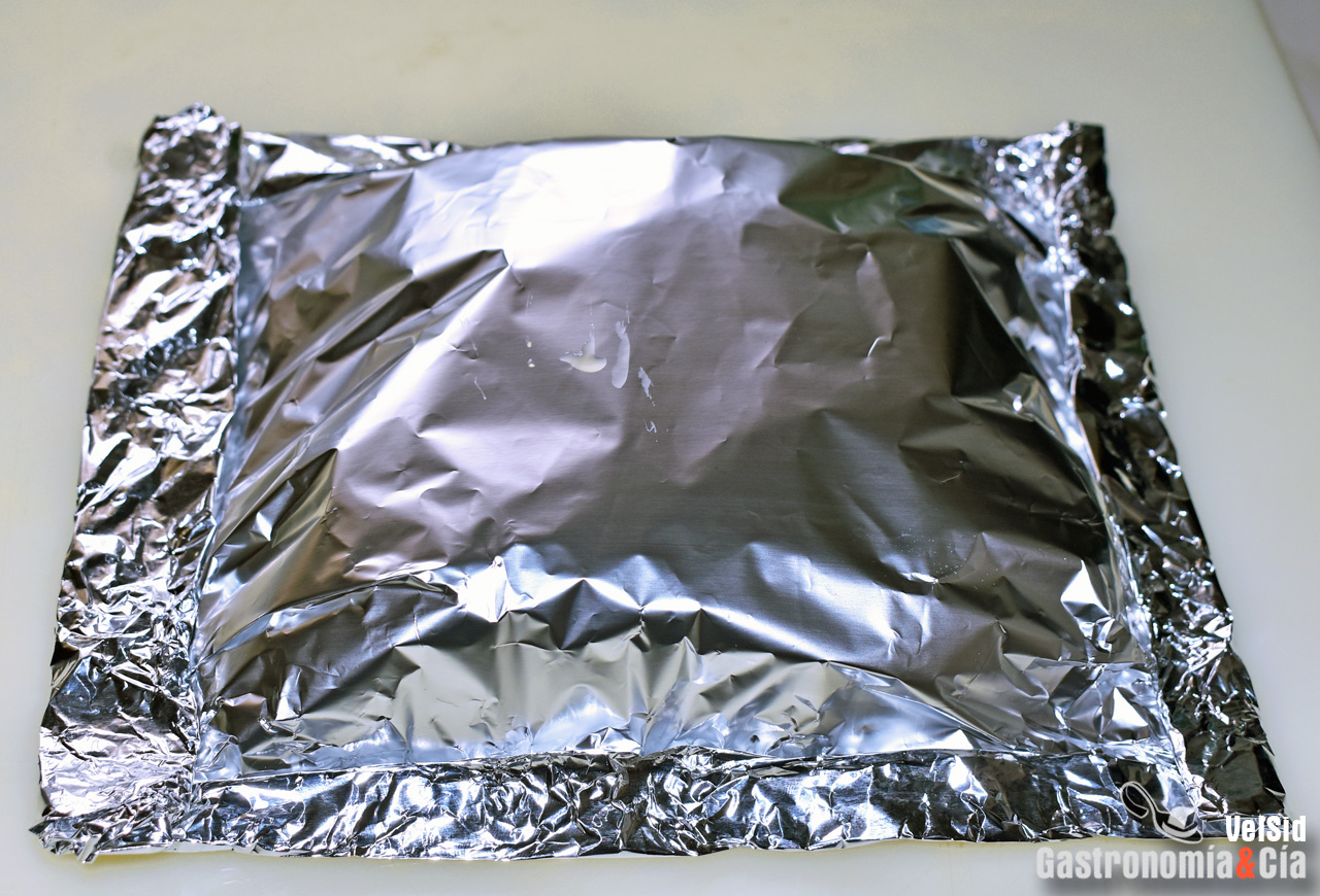 Papillote de salmón con manzana, jengibre y romero