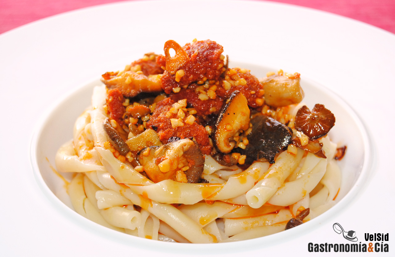 Receta de pasta con setas y sobrasada