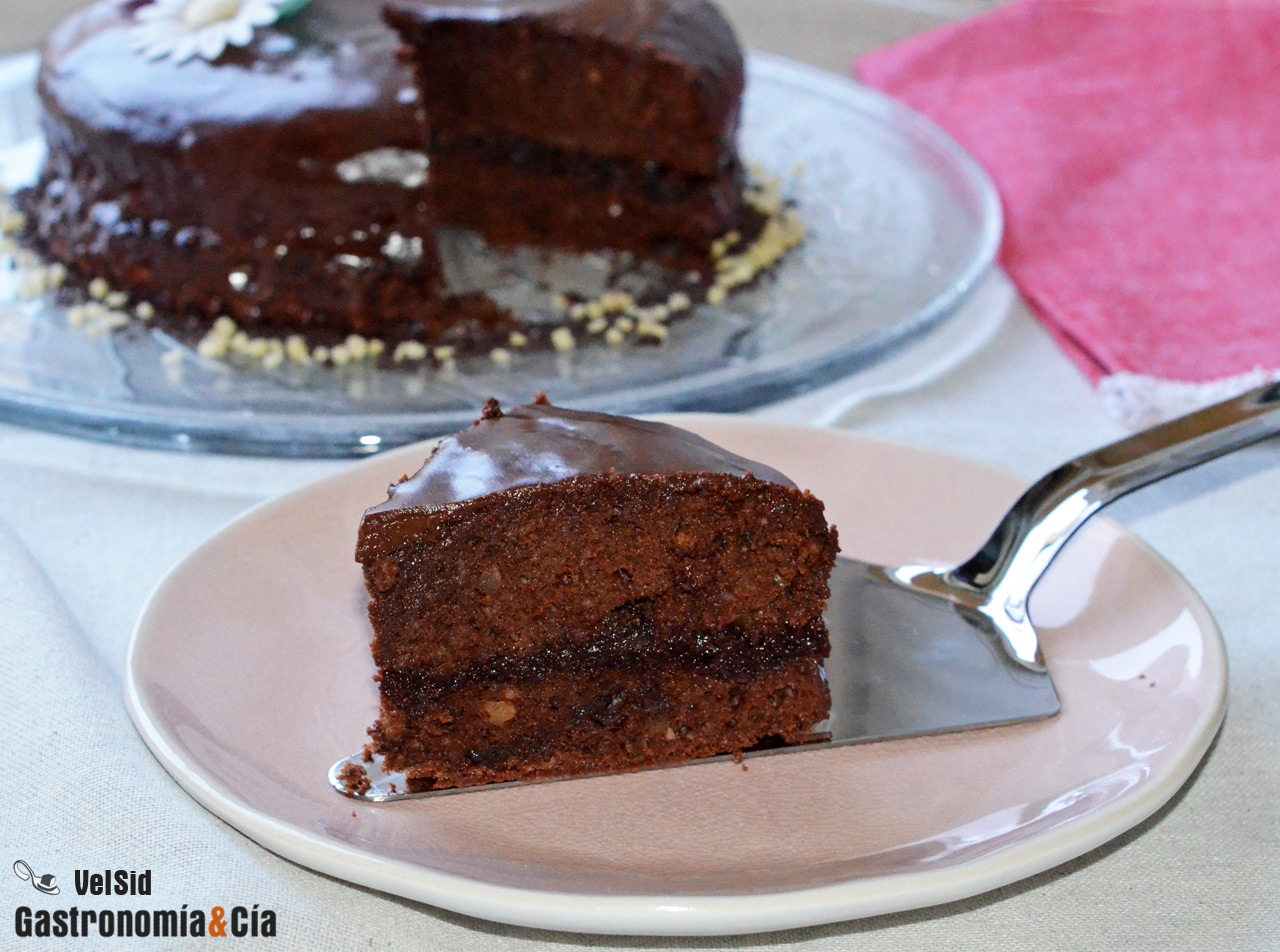 Pastel de chocolate, con relleno y glaseado de chocolat