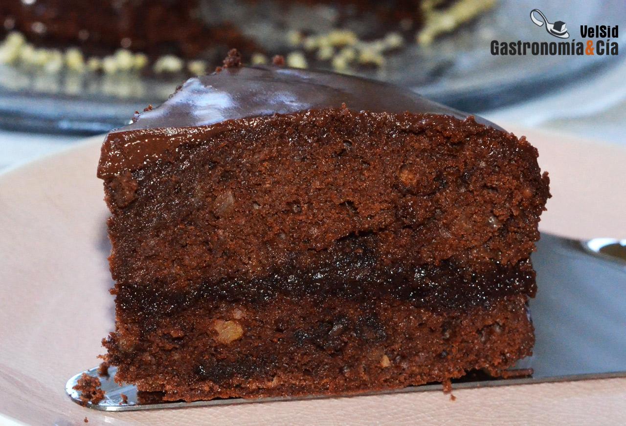 Pastel de chocolate, con relleno y glaseado de chocolat