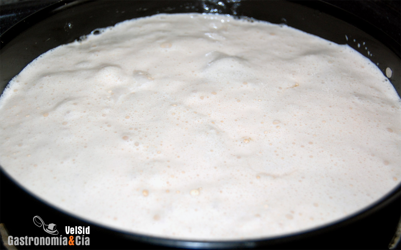 Pastel de patata y muselina de ajo
