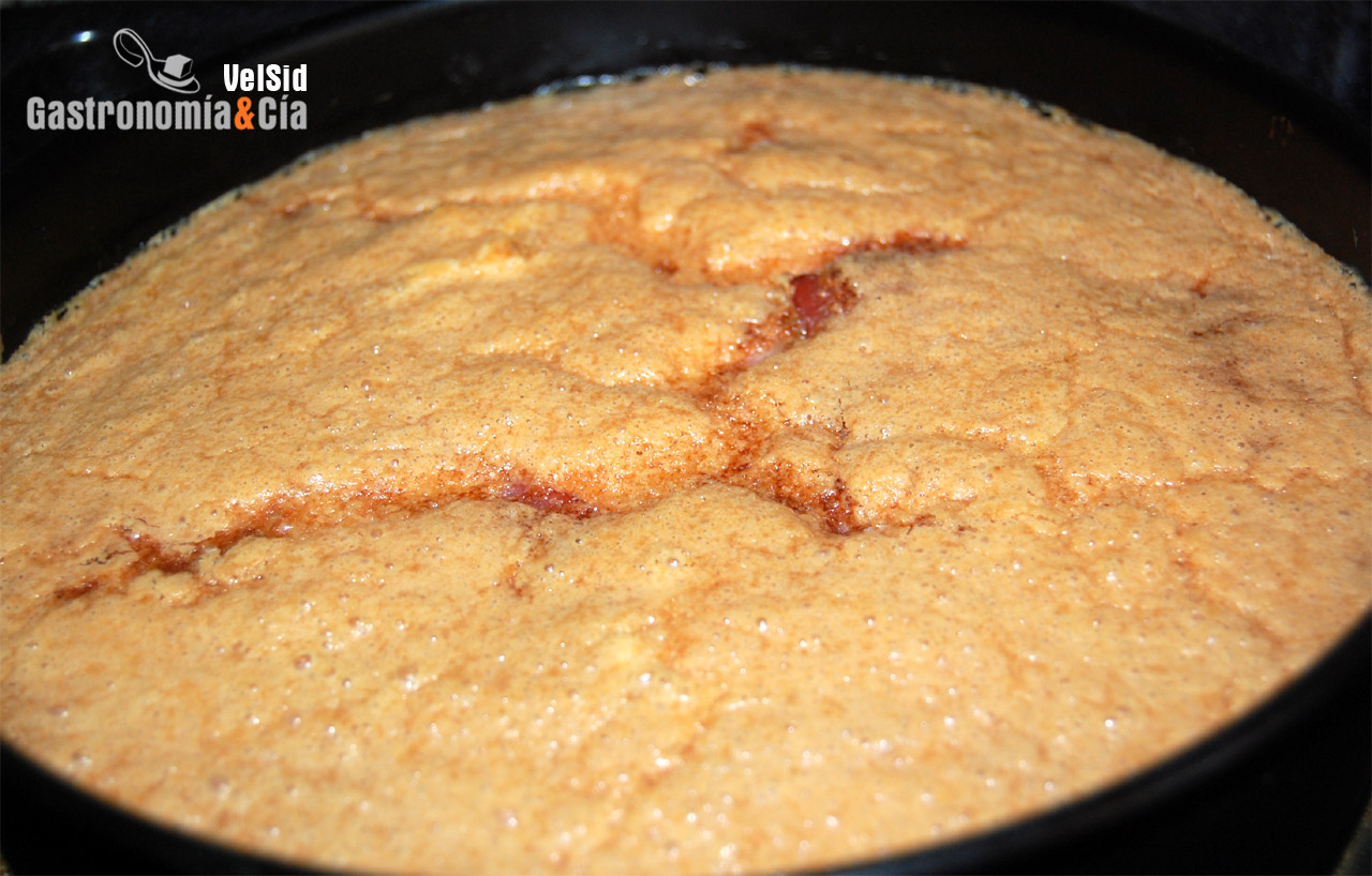 Pastel de patata y muselina de ajo