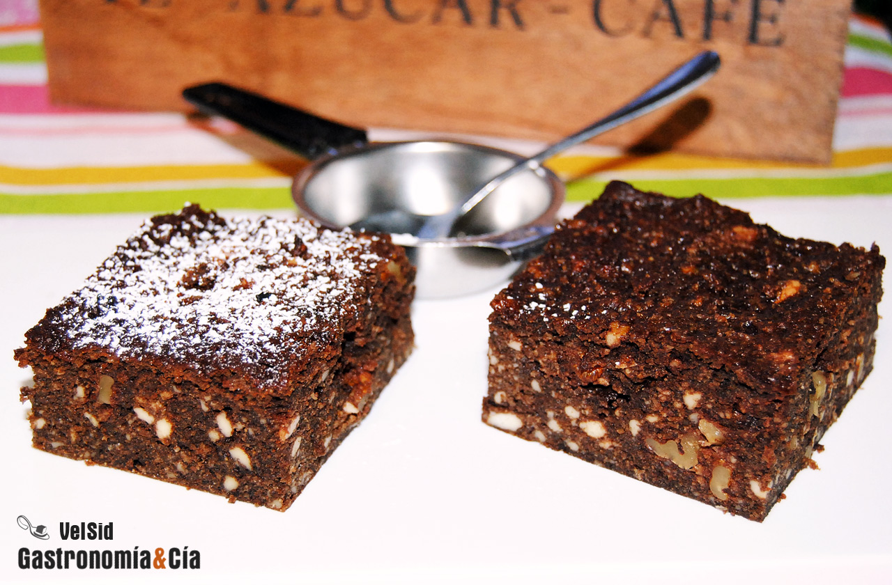 Pastel de chocolate, requesón y nueces