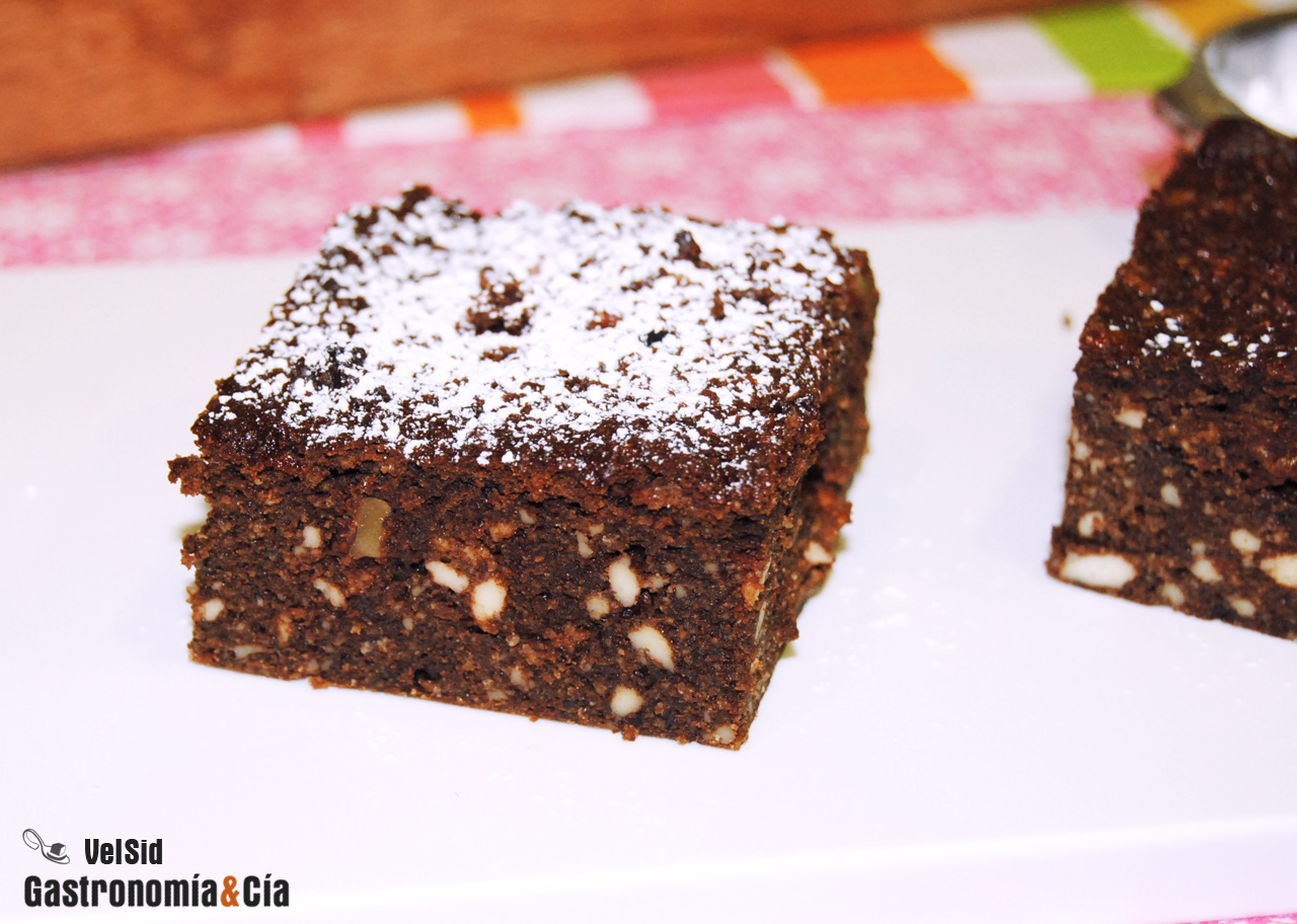 Pastel de chocolate, requesón y nueces