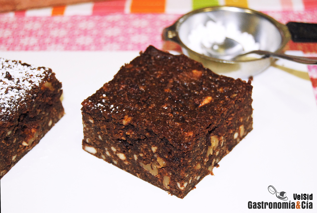 Pastel de chocolate, requesón y nueces