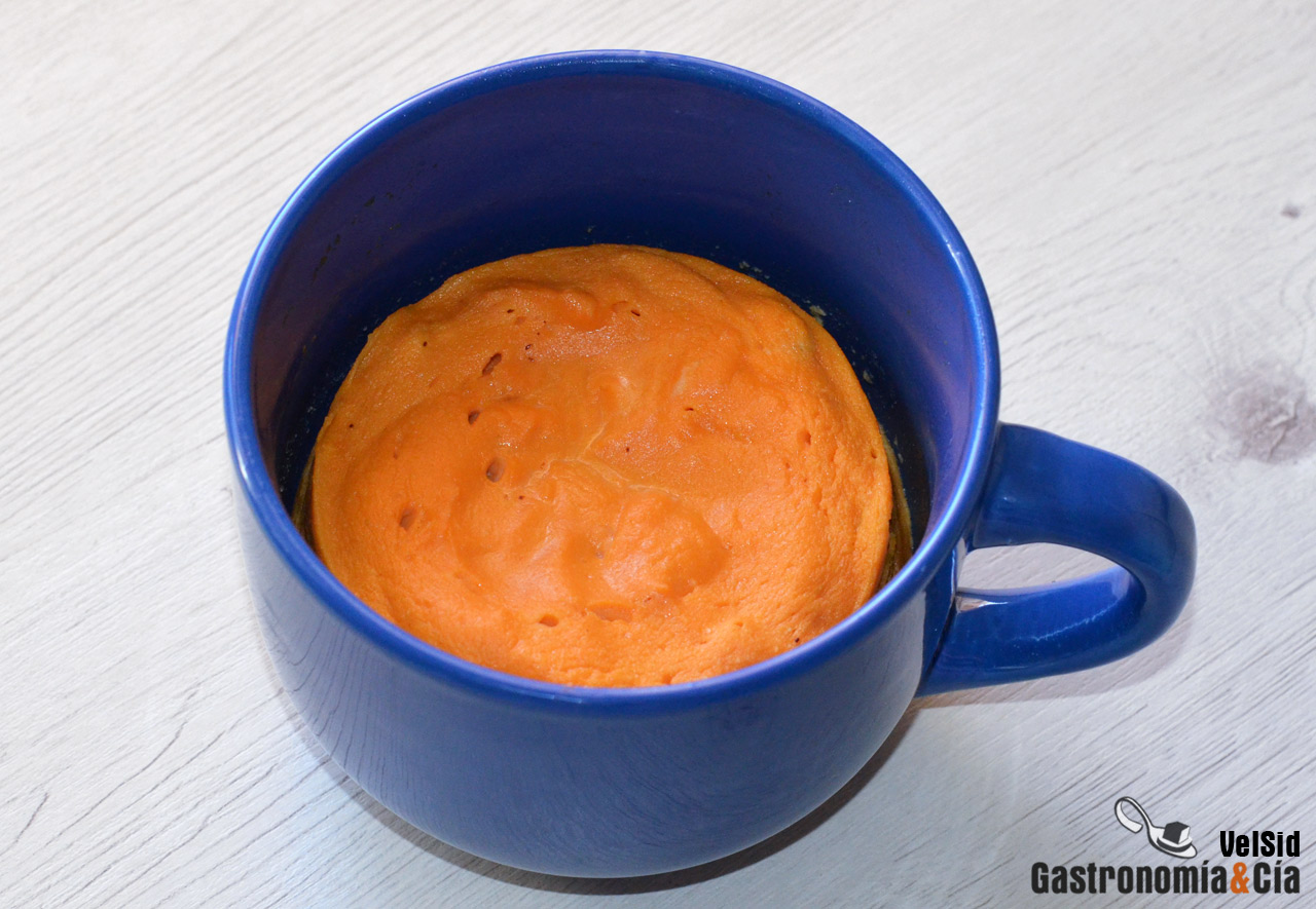 Pastelito de boniato y coco relleno de chocolate