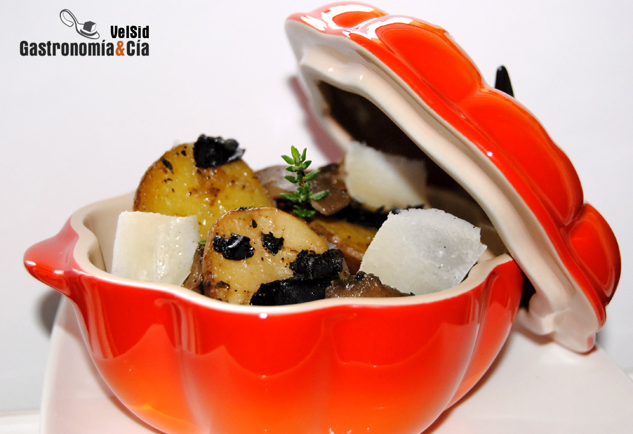 Patatas cherie con setas, trufa y parmesano