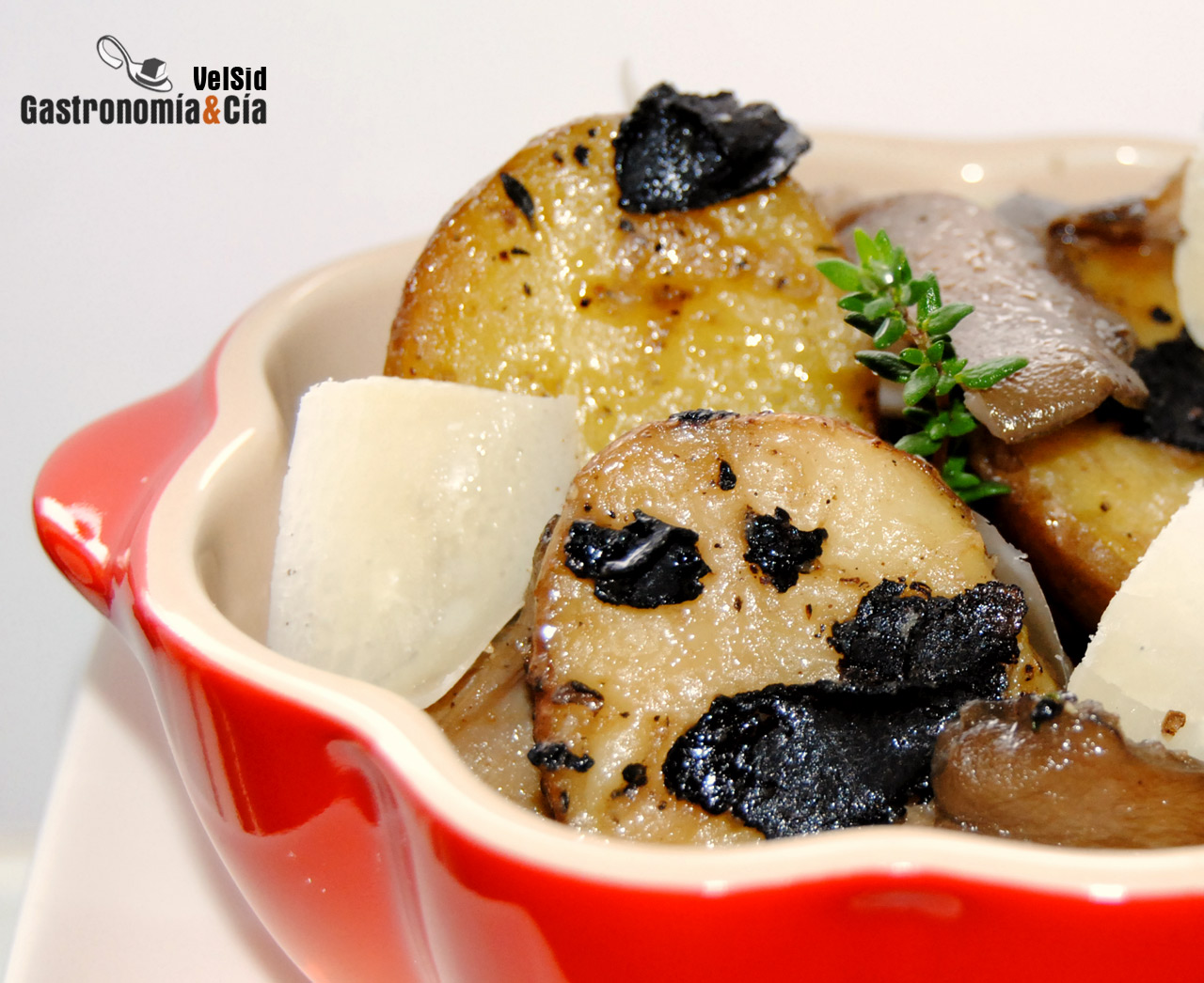 Patatas cherie con setas, trufa y parmesano