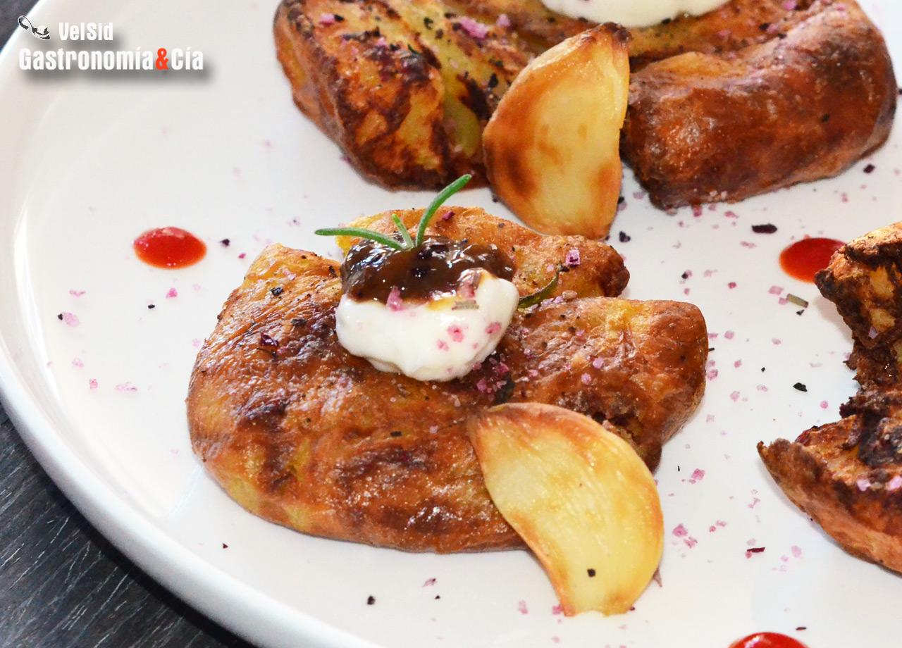 Patatas crujientes con alioli y confitura de boletus