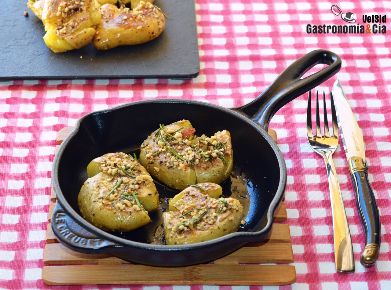 Receta de patatas crujientes con clavo, romero y avella