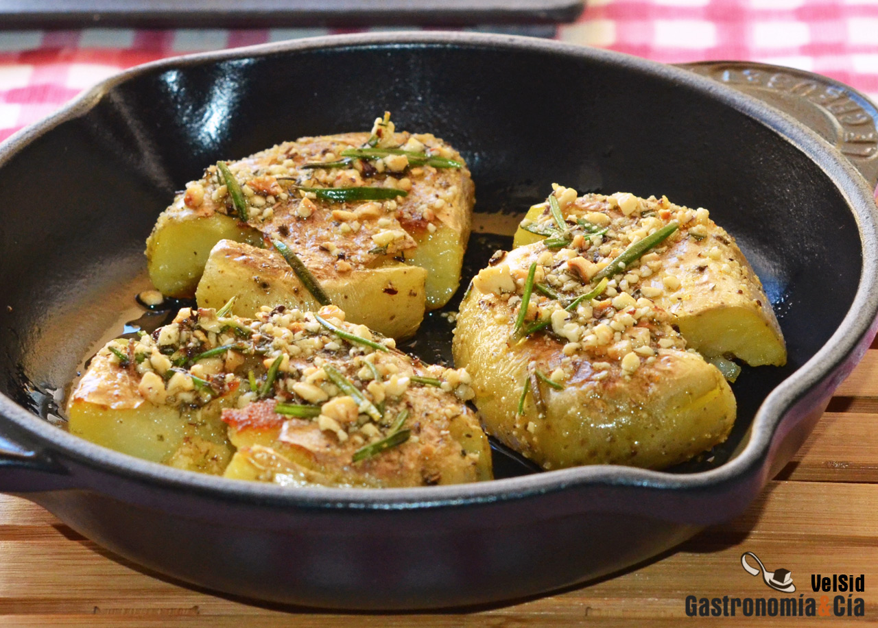 Receta de patatas crujientes con clavo, romero y avella