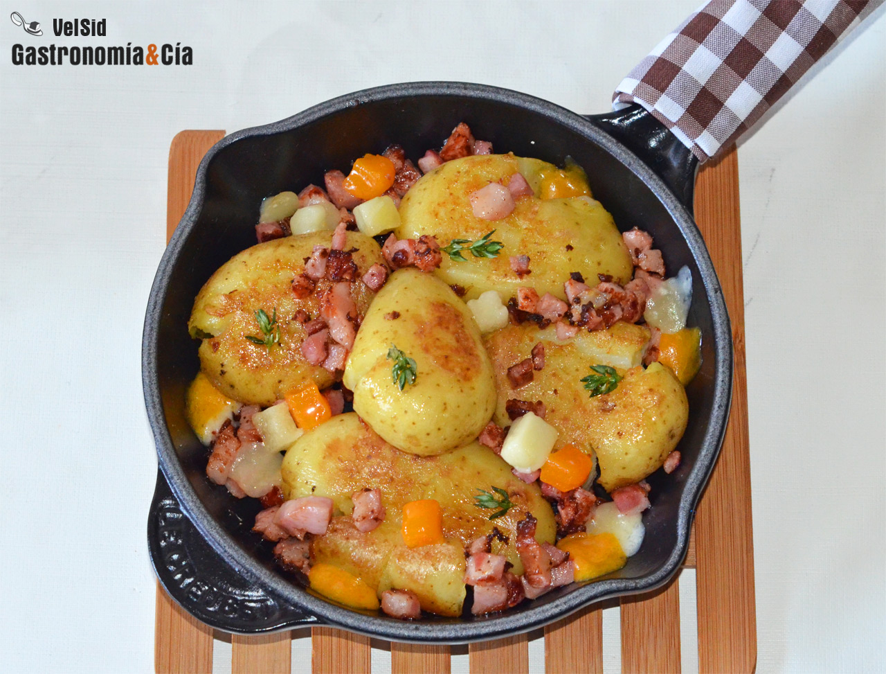 Patatas crujientes con bacon y queso cheddar