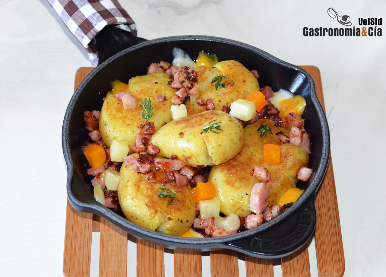 Patatas crujientes con bacon y queso cheddar