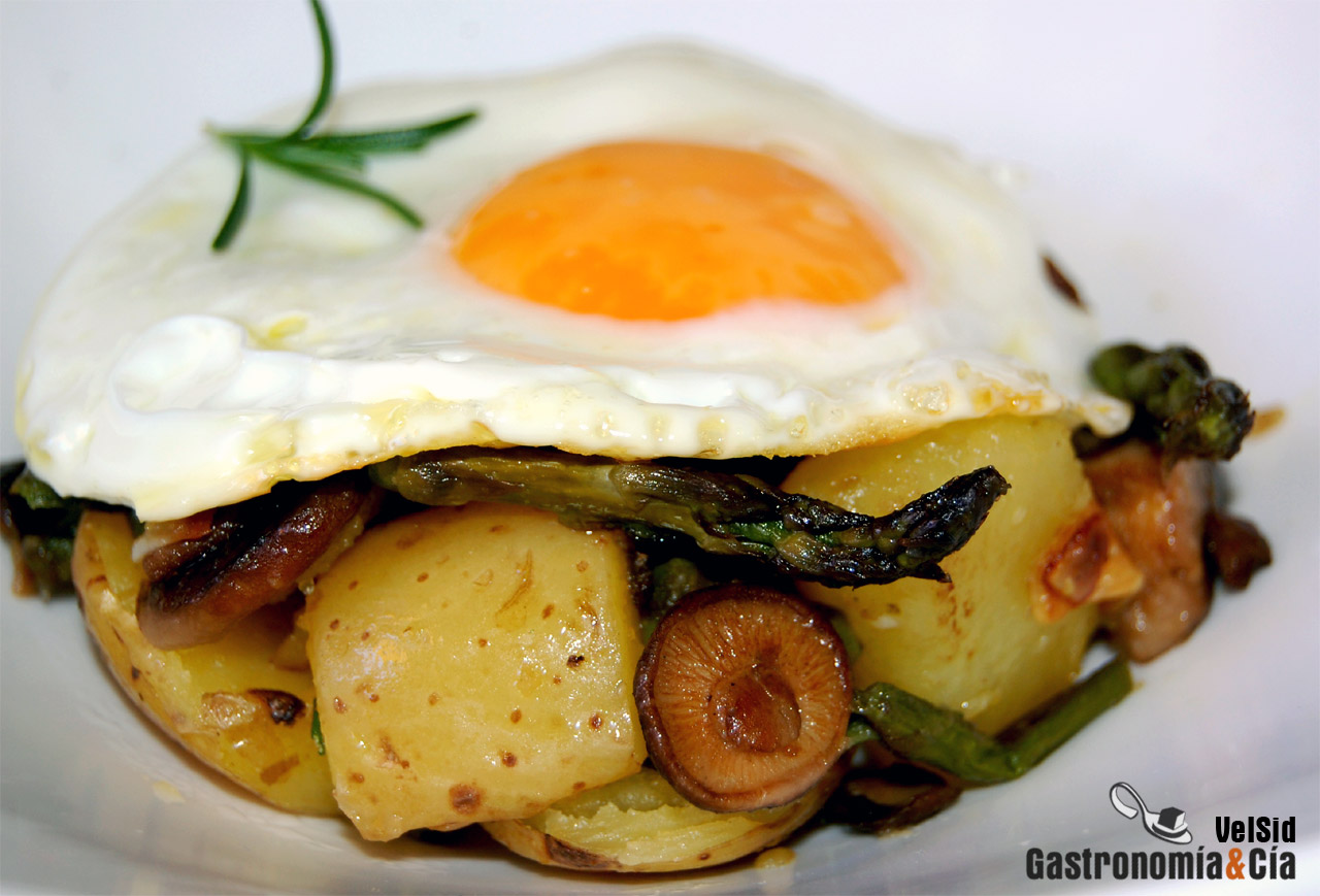 Receta de Patatas salteadas con huevo a la plancha