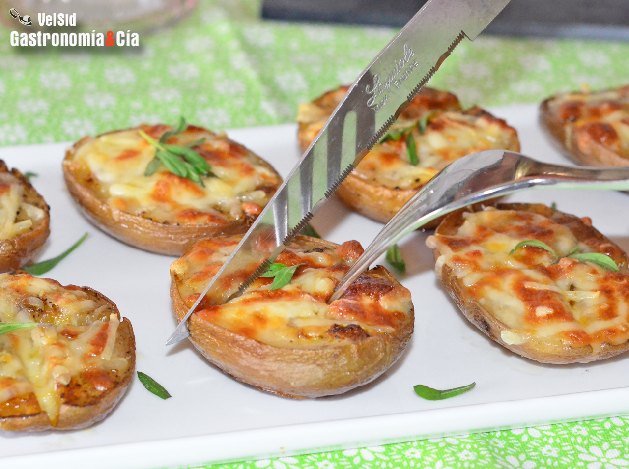 Patatas al horno gratinadas, con clavo y estragón
