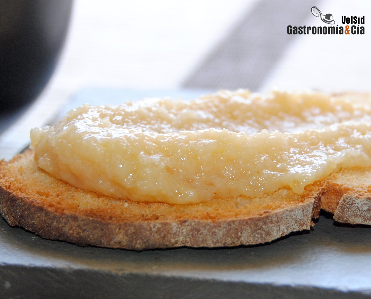 Paté de ajo asado y queso ahumado