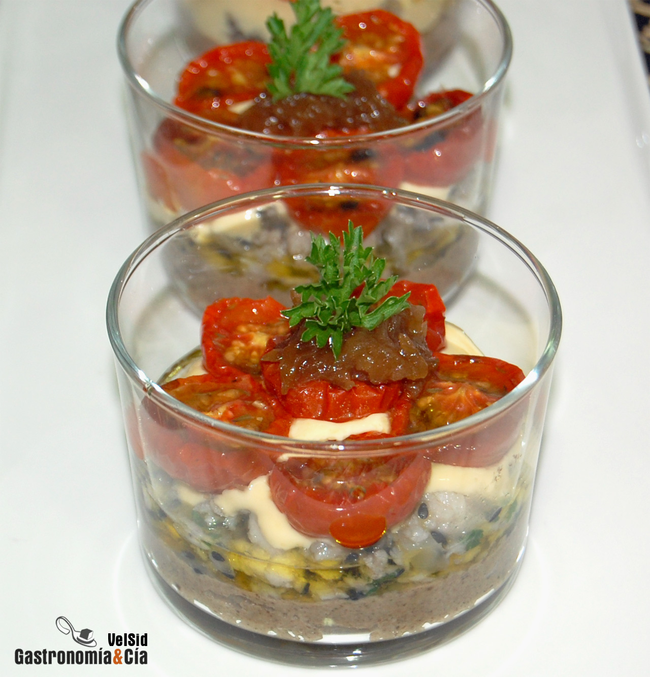 Paté de champiñones con merluza y tomatitos