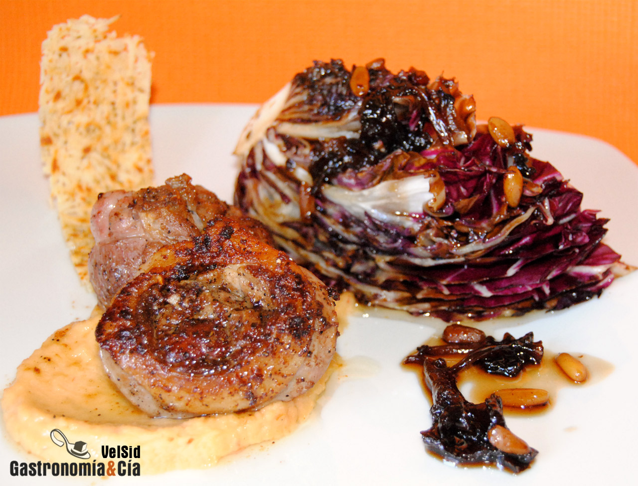 Pato con puré de chirivía y achicoria con agridulce de 