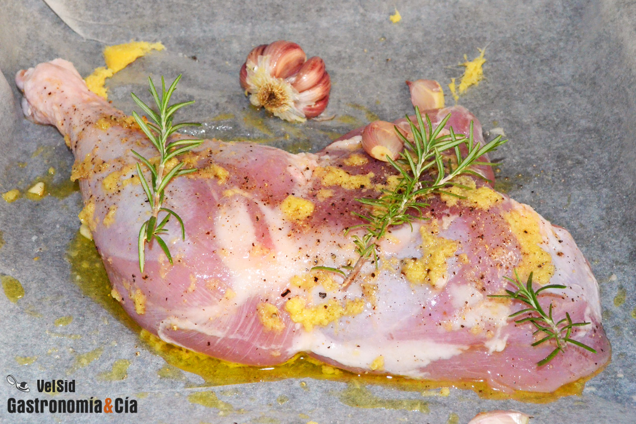 Pierna de pavo asada con jengibre y romero