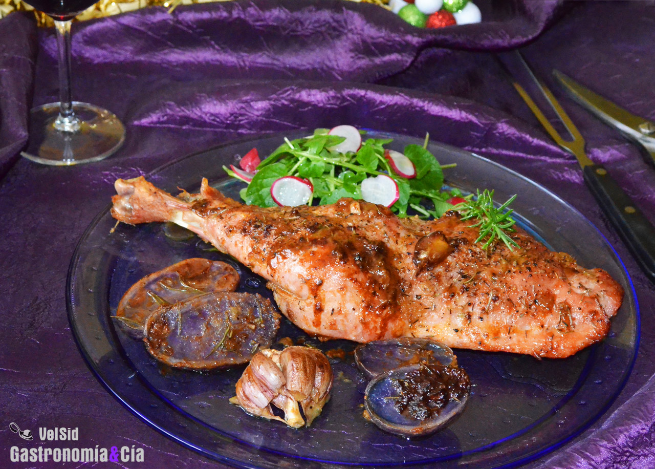 Pierna de pavo asada con jengibre y romero