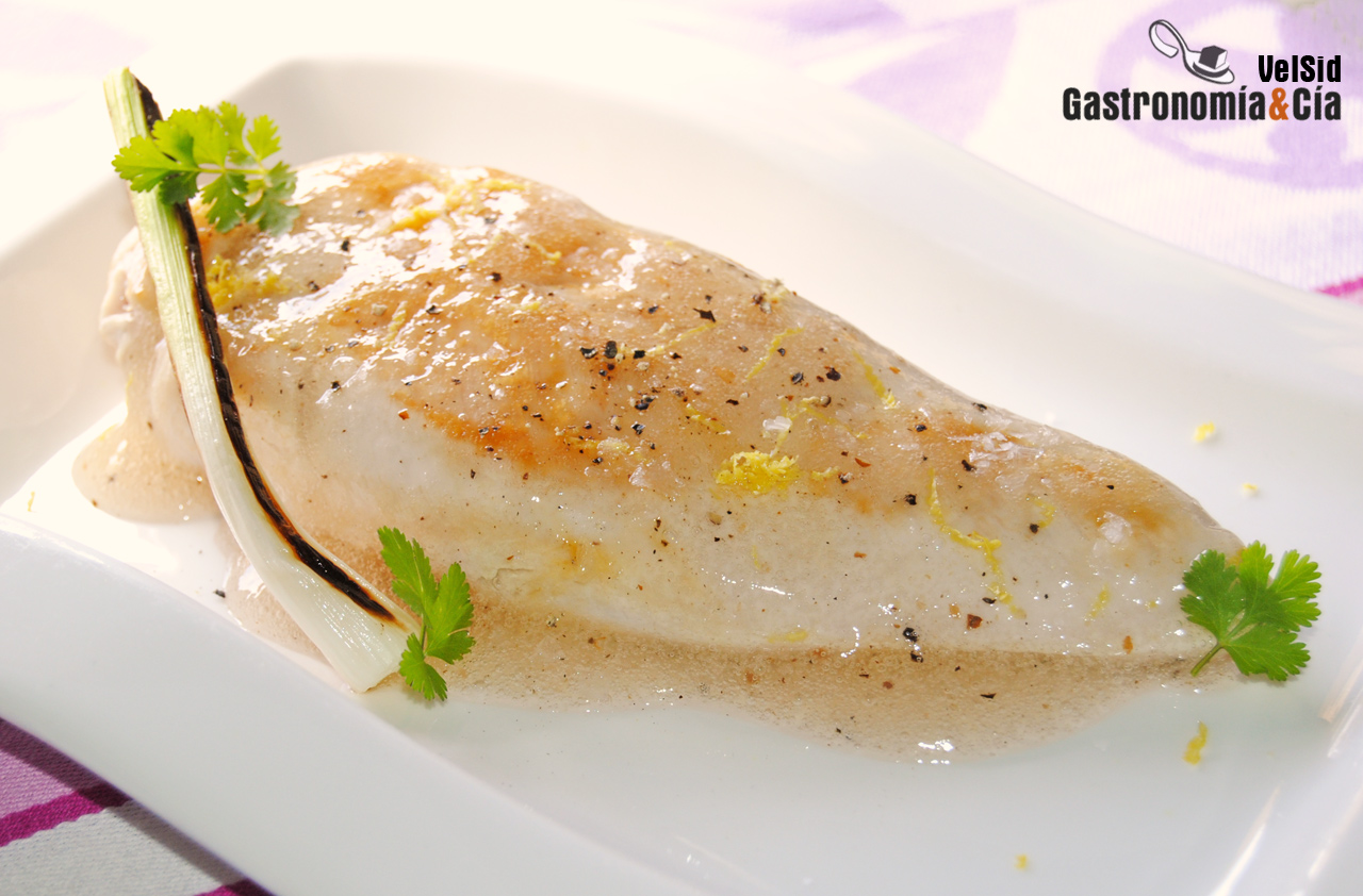 Pechuga de pavo con salsa agridulce de pepino