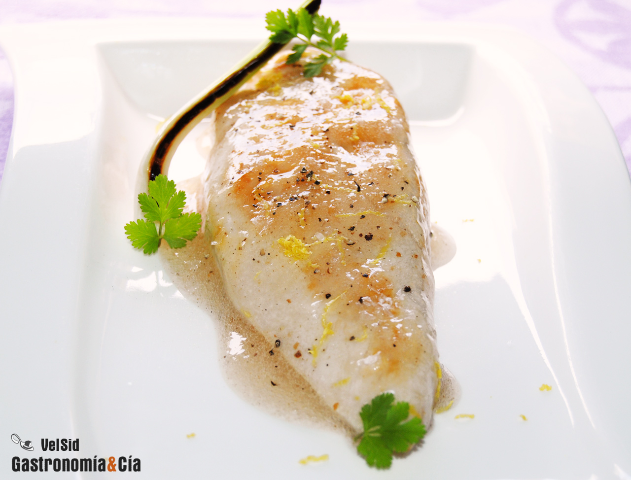 Pechuga de pavo con salsa agridulce de pepino