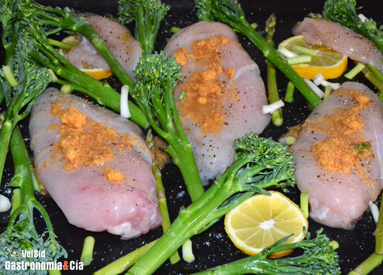 Pechuga de pollo al horno con bimi y aderezo de coco, l