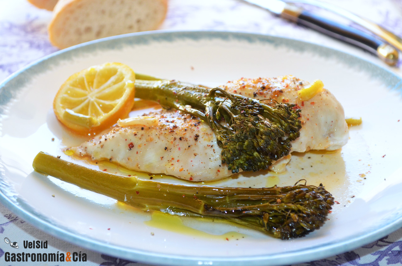 Pechuga de pollo al horno con bimi y aderezo de coco, l