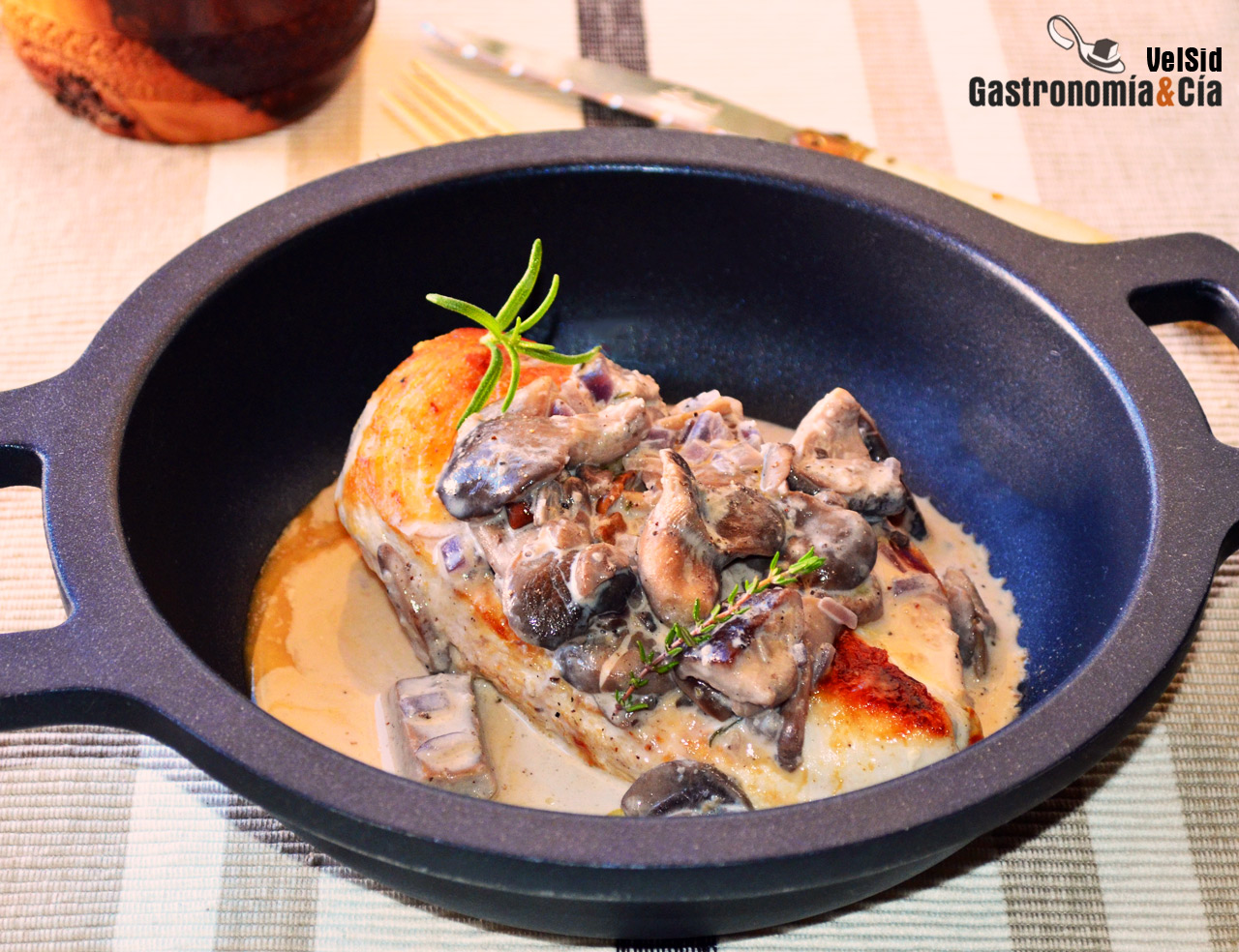 Pechuga de pollo con setas a la crema
