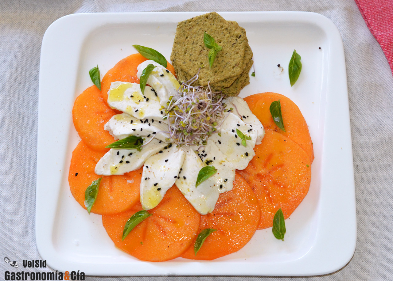 Ensalada de persimon y mezzarella (mozzarella vegana)