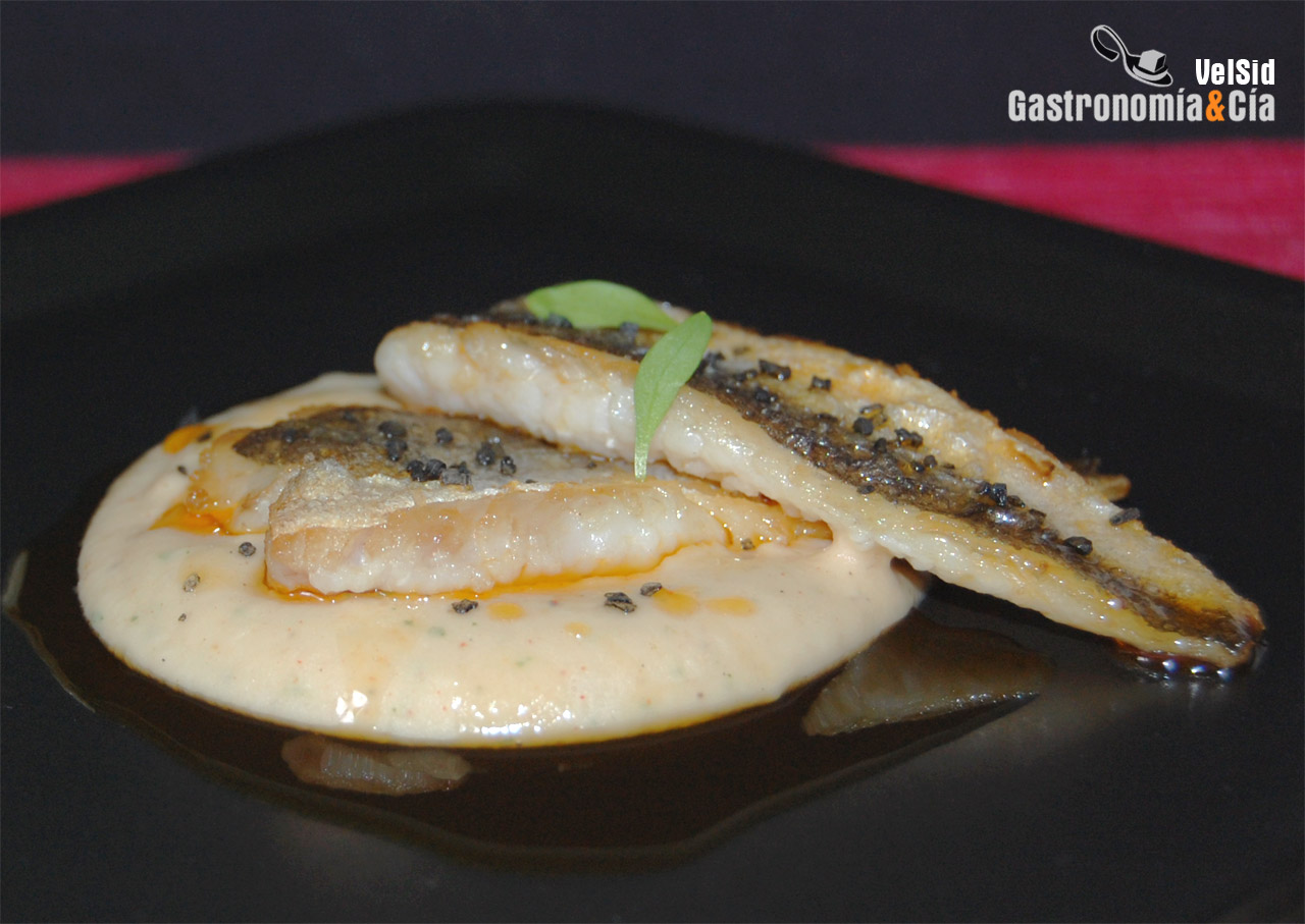 Pescadilla con puré de judías al limón