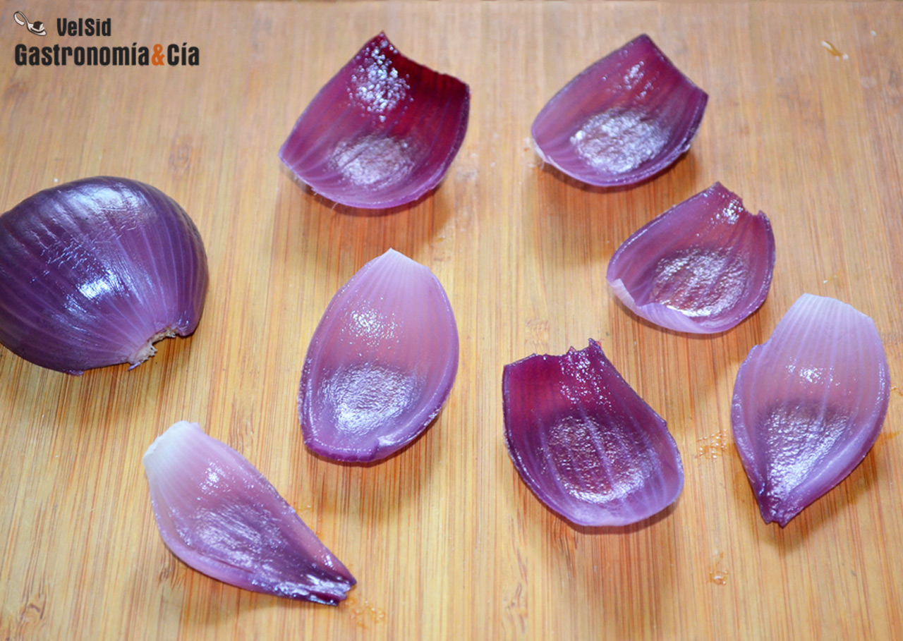 Pétalos de cebolla morada