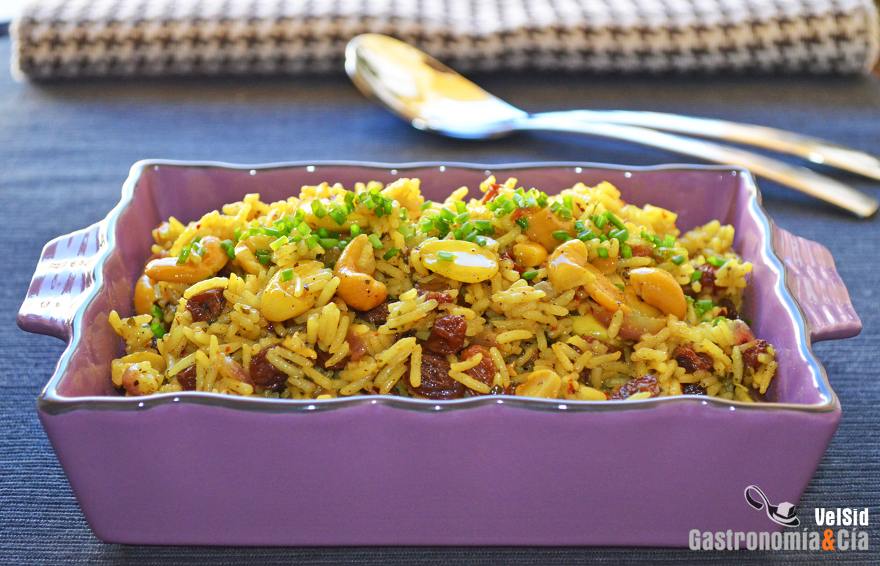 Arroz pilaf con almendras, anacardos y pasas