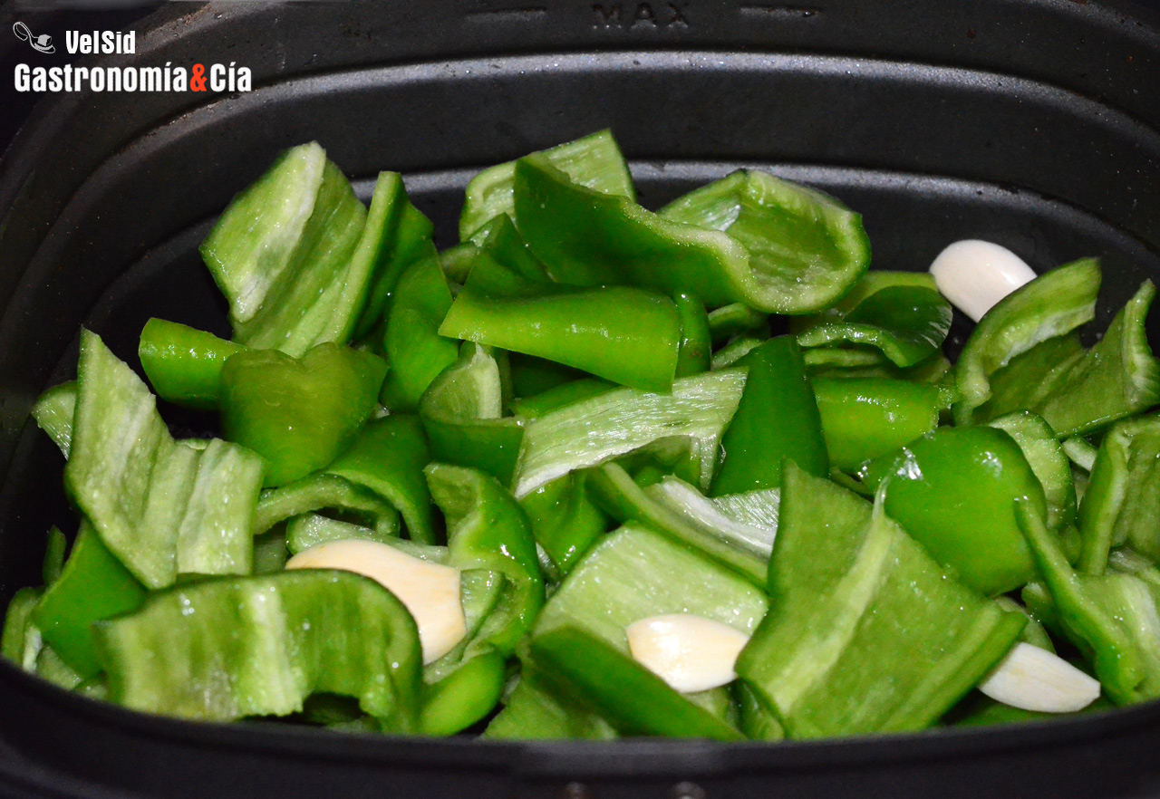 Pimientos verdes con bacon ahumado