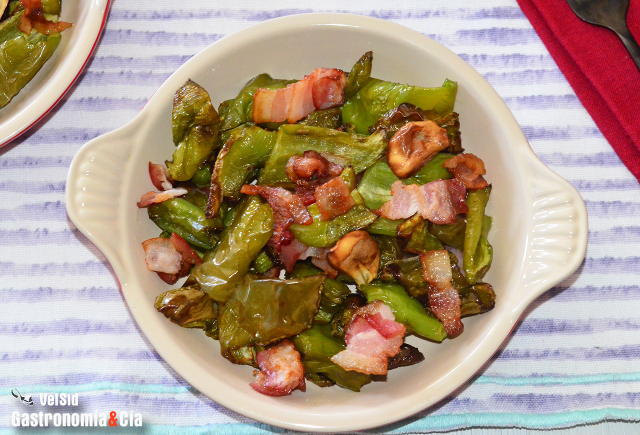 Pimientos verdes con bacon ahumado