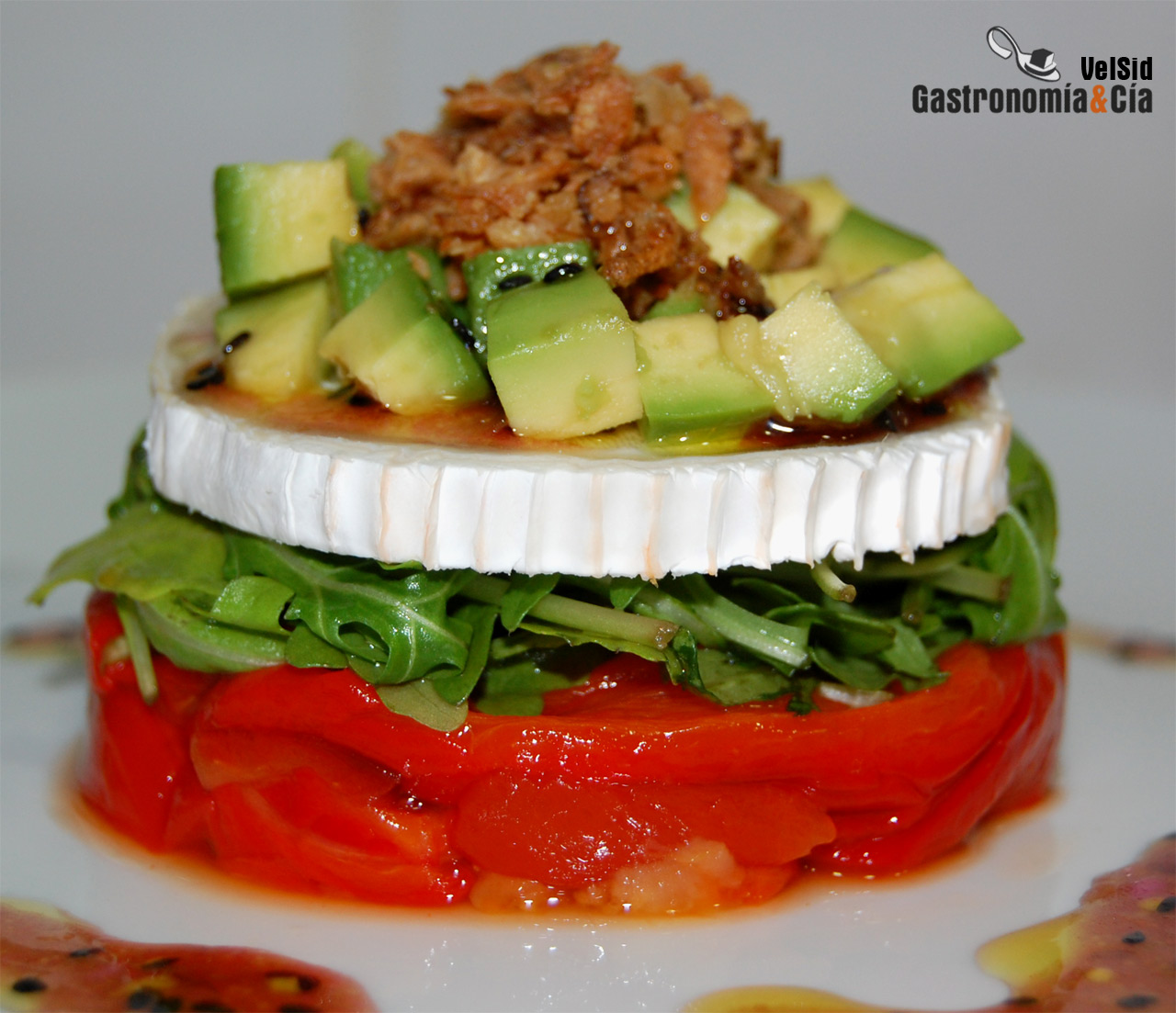 Pimientos con queso de cabra y vinagreta de violetas