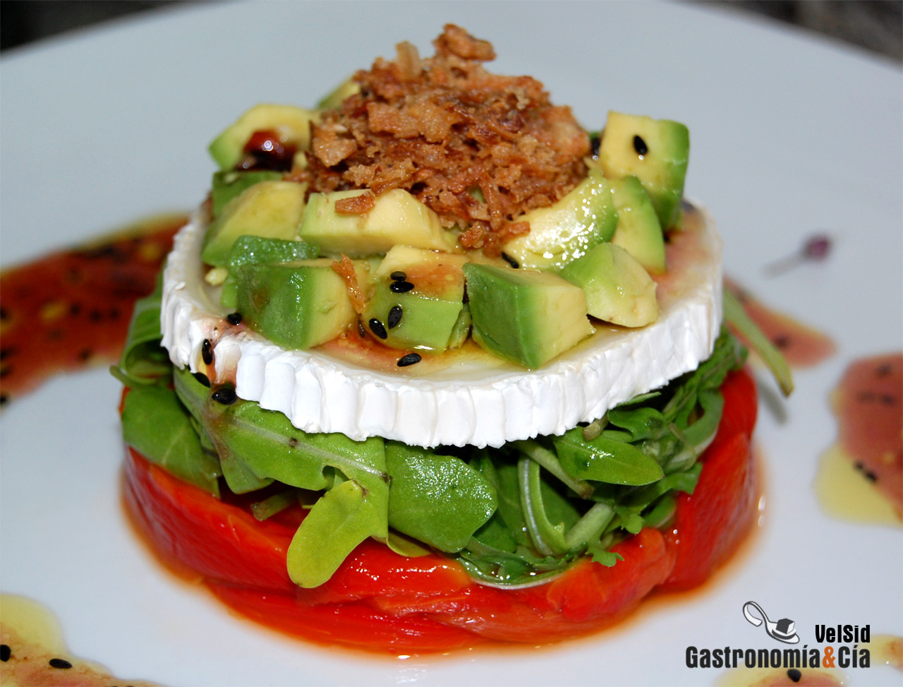 Pimientos con queso de cabra y vinagreta de violetas