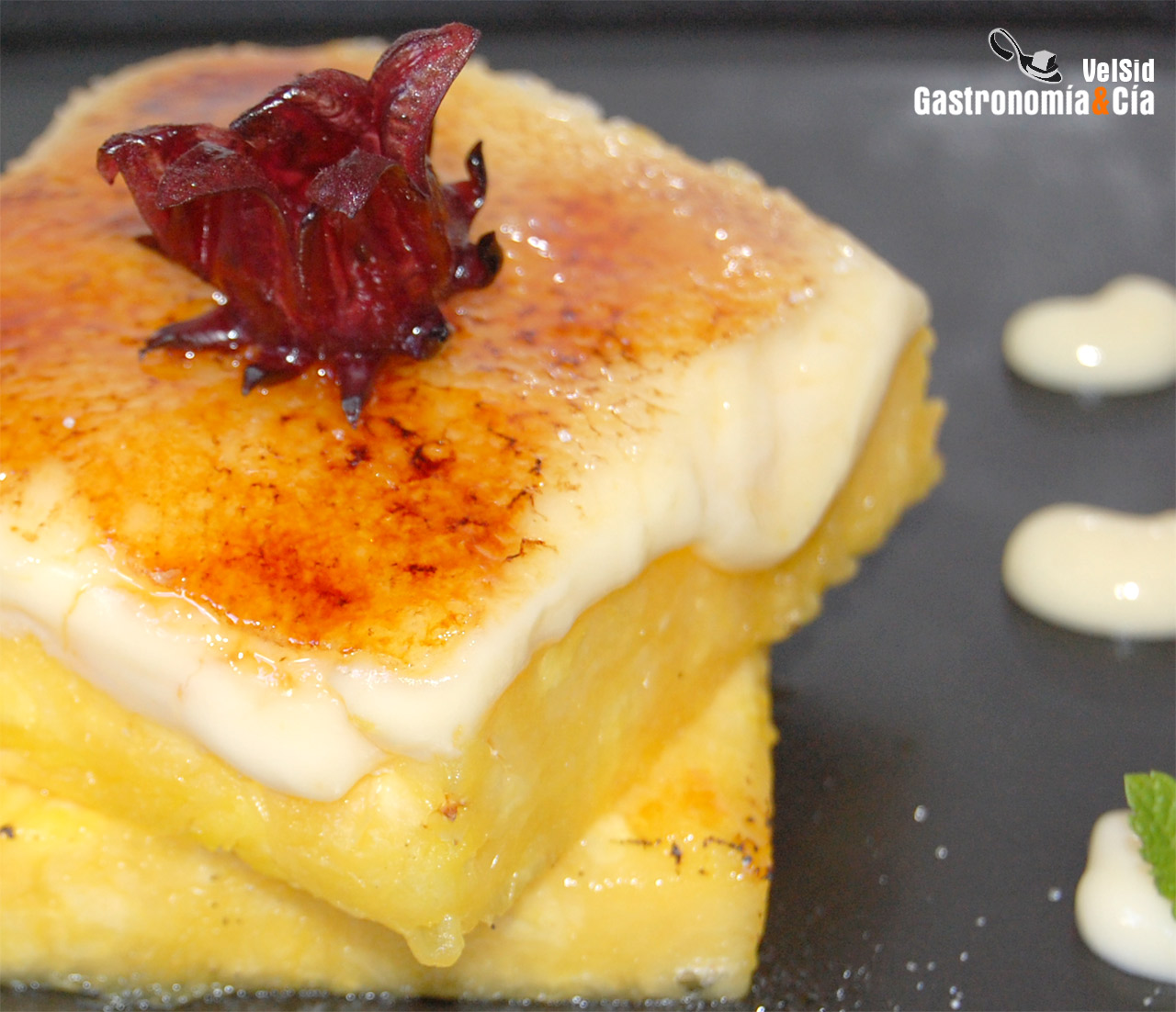 Piña con crema catalana