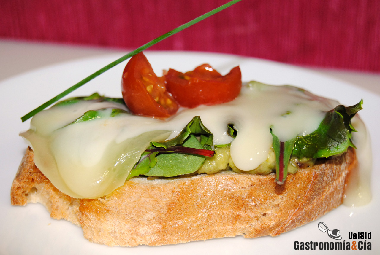 Pincho de aguacate y queso San Simón