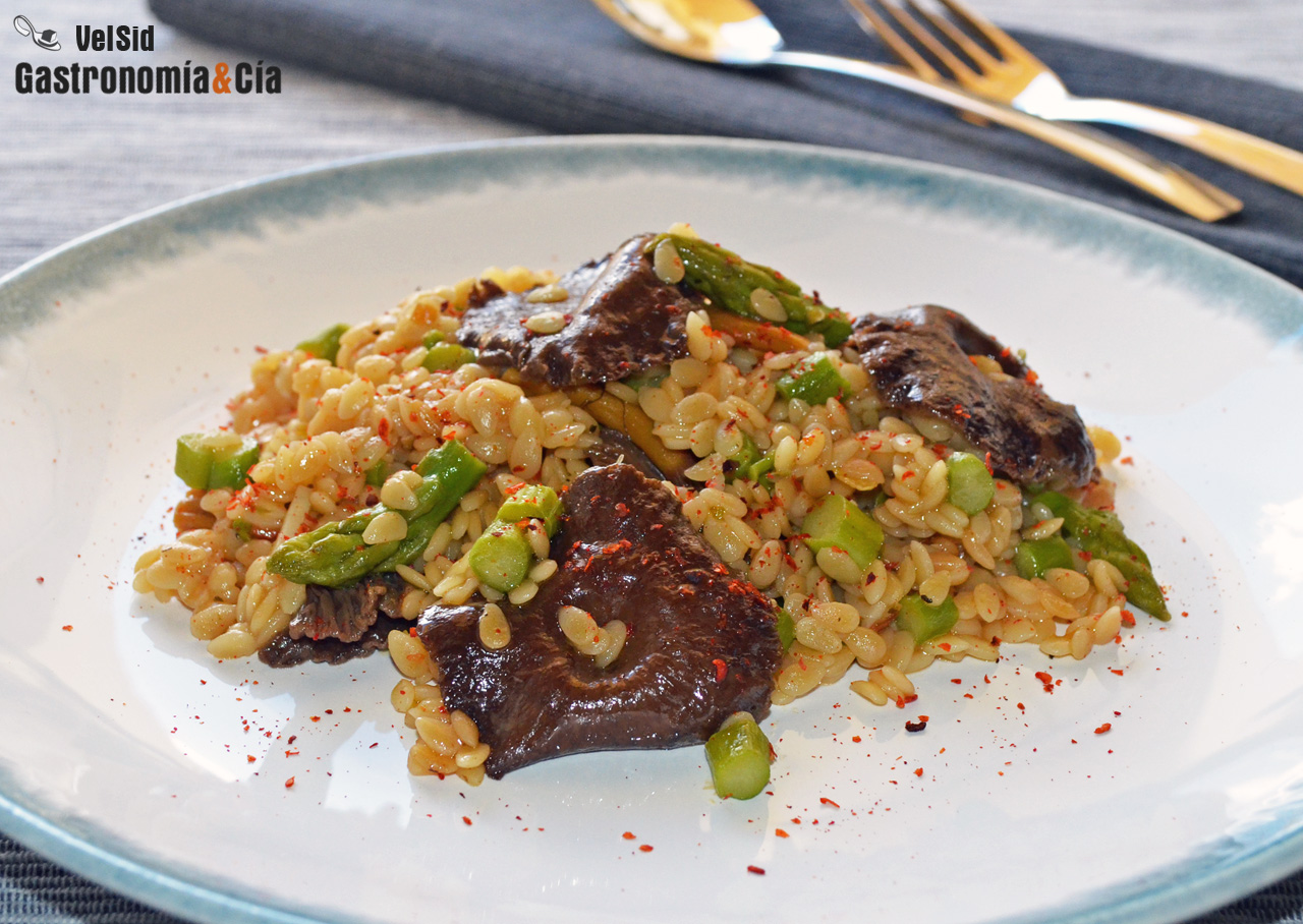  Piñones con espárragos y trompeta amarilla