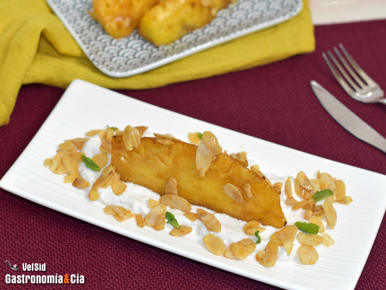 Piña caramelizada en mantequilla