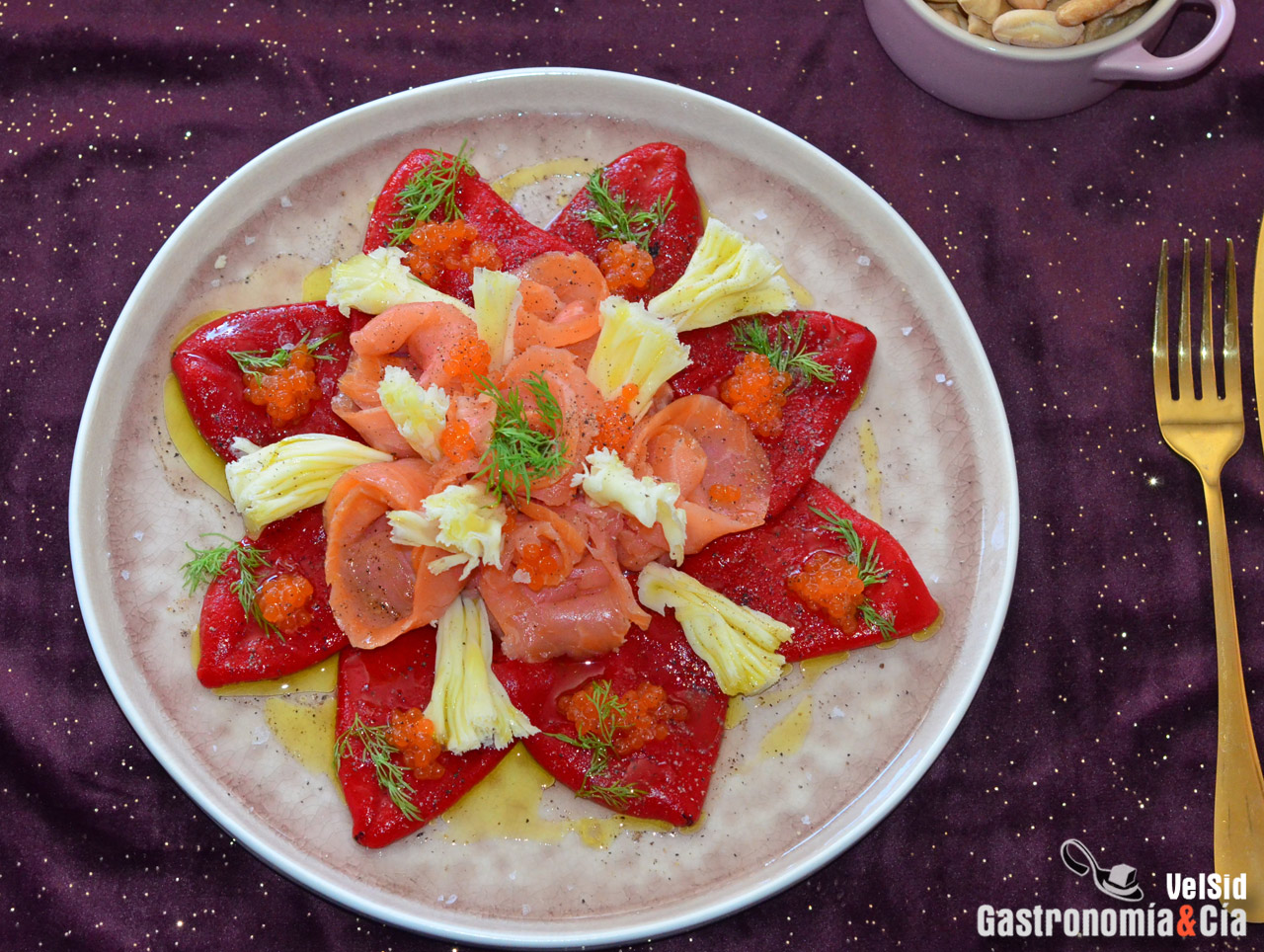 Pimientos del piquillo con salmón ahumado y Tête de Moi