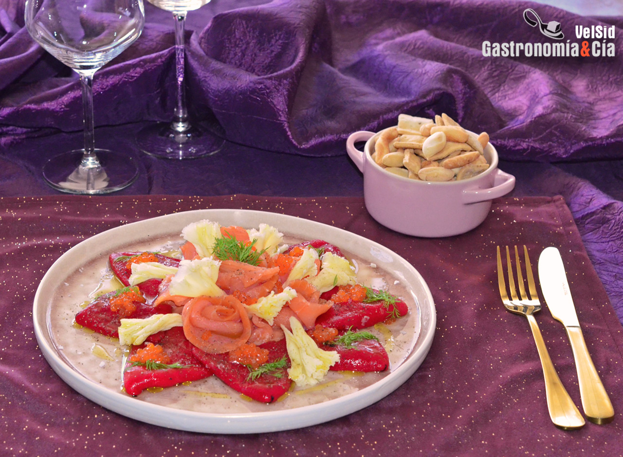 Pimientos del piquillo con salmón ahumado y Tête de Moi